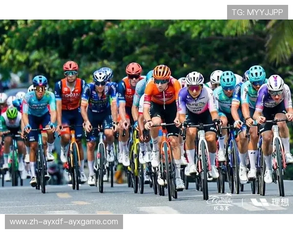 激战正酣环海南岛国际公路自行车赛迎来关键赛段争夺